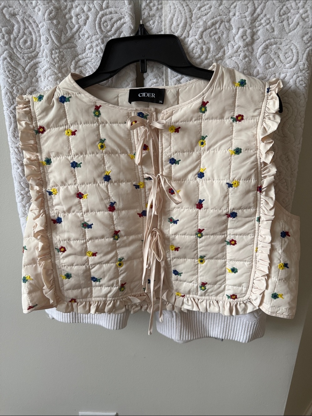 Cider Cream Quilted Floral Tie-Front Ruffle Vest XL